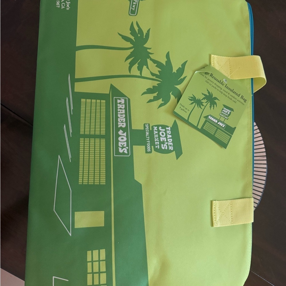 Trader Joe's Reusable Insulated Bag in Lime Green